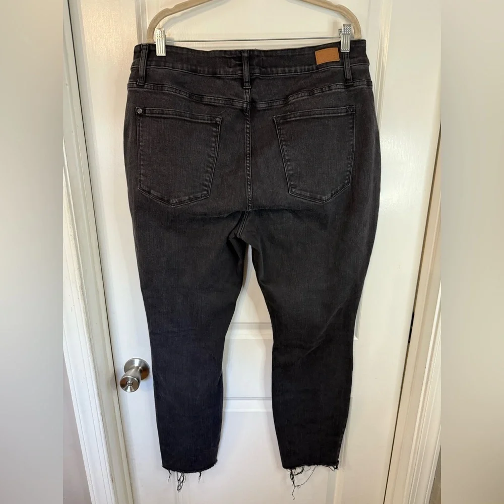 Judy Blue Black Mid-Rise Distressed Stretchy Straight Slim Fit Jeans - Size 20W